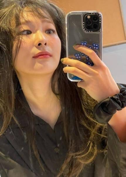 red velvet涩琪,头发蓬乱的自拍三昧镜.可爱可爱