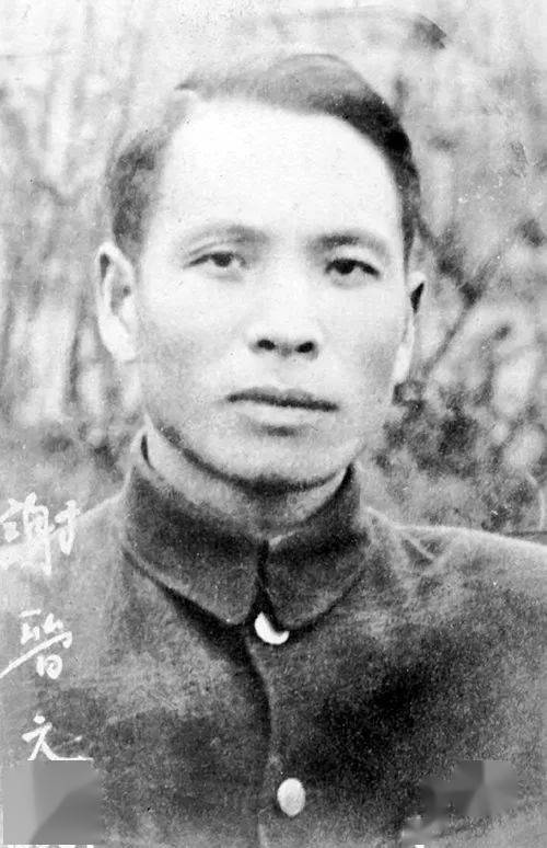 毕业于黄埔军校的谢晋元谢晋元鼓舞士兵说要和他们一起死在战场,还