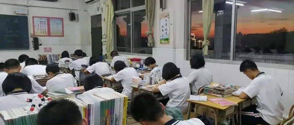 高三晚自习看到的漫天晚霞,是我成长路上最美好的小事……_生活