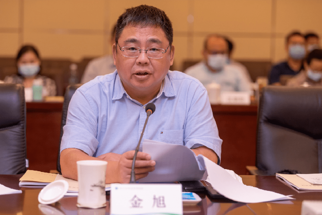 会前,参会人员集中视察了南京凌鸥创芯电子有限公司,对紫东科创大走廊