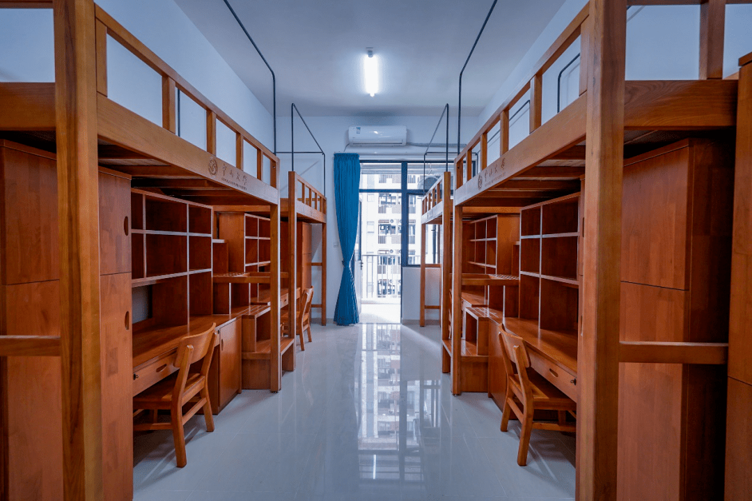 营造了温馨的氛围自然质朴的原木风格进入学生宿舍(来源:中山大学党委