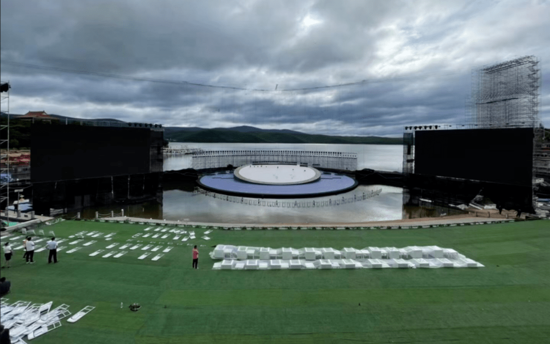 镜泊湖|依水而建，湖中舞台效果曝光！第四届黑龙江省旅发大会，我们9月1日见！