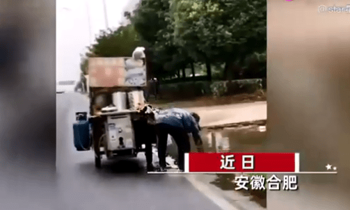 进行|摊主舀路边污水蒸包子！当地最新回应