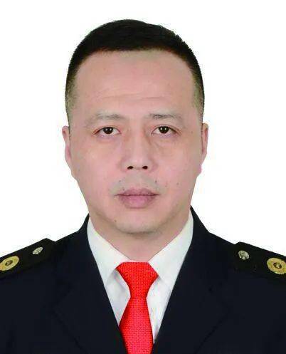 张伟明,男,现年42岁,中共党员,2001年3月参加工作,现任江源区疾病预防