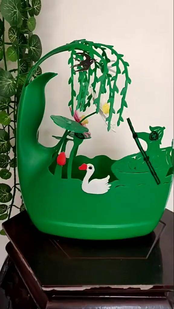 给大家分享一组绿色洗衣液瓶雕刻作品