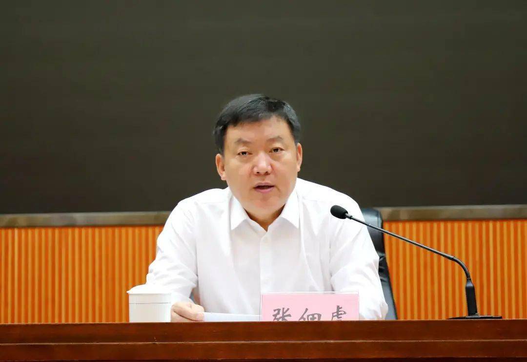 张佃虎指出,这次换届是在"两个一百年"奋斗目标历史交汇点,开启全面