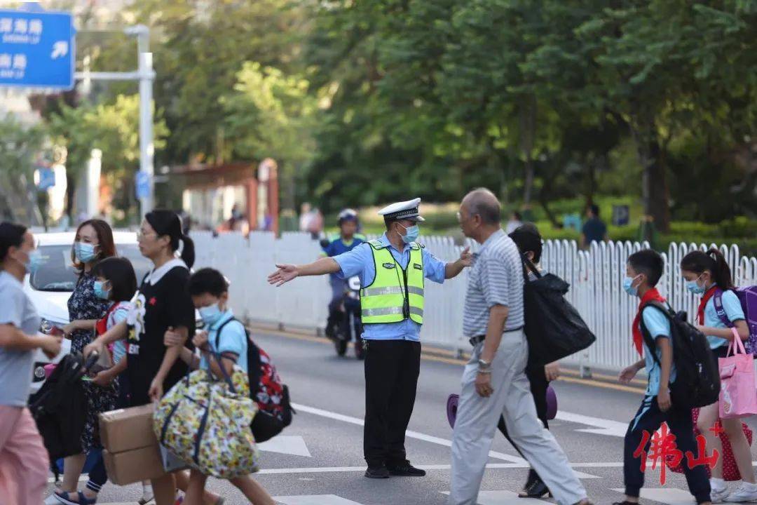 海寿|冲上热搜，这一幕幕刷屏！多图直击佛山开学第一天，有你家娃吗？