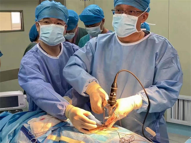 技术|哈医大一院骨科专家这样为患者“撑腰”