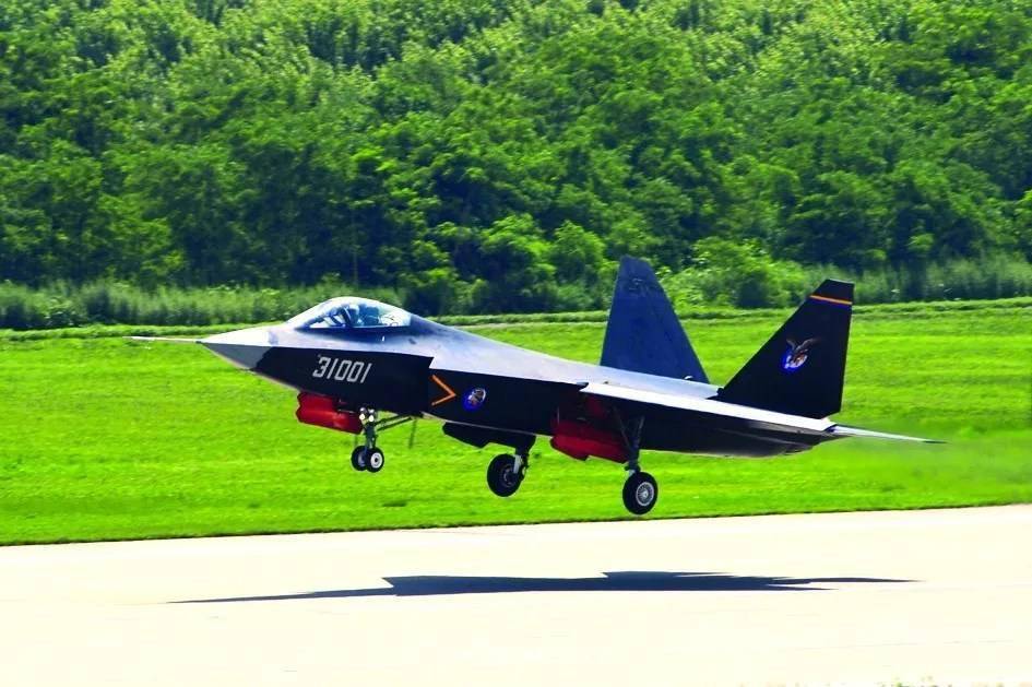 歼15首飞12周年航空工业发图暗藏玄机新一代隐身舰载机要来了