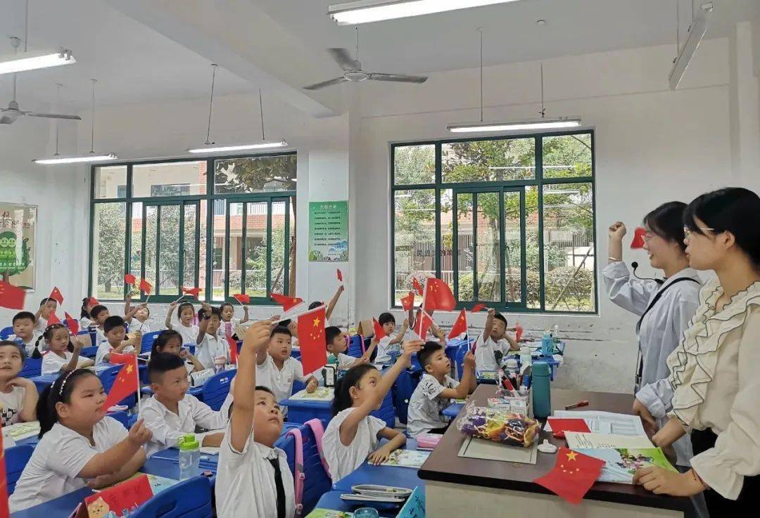 一起来看合肥校园里的开学第一课!_小学