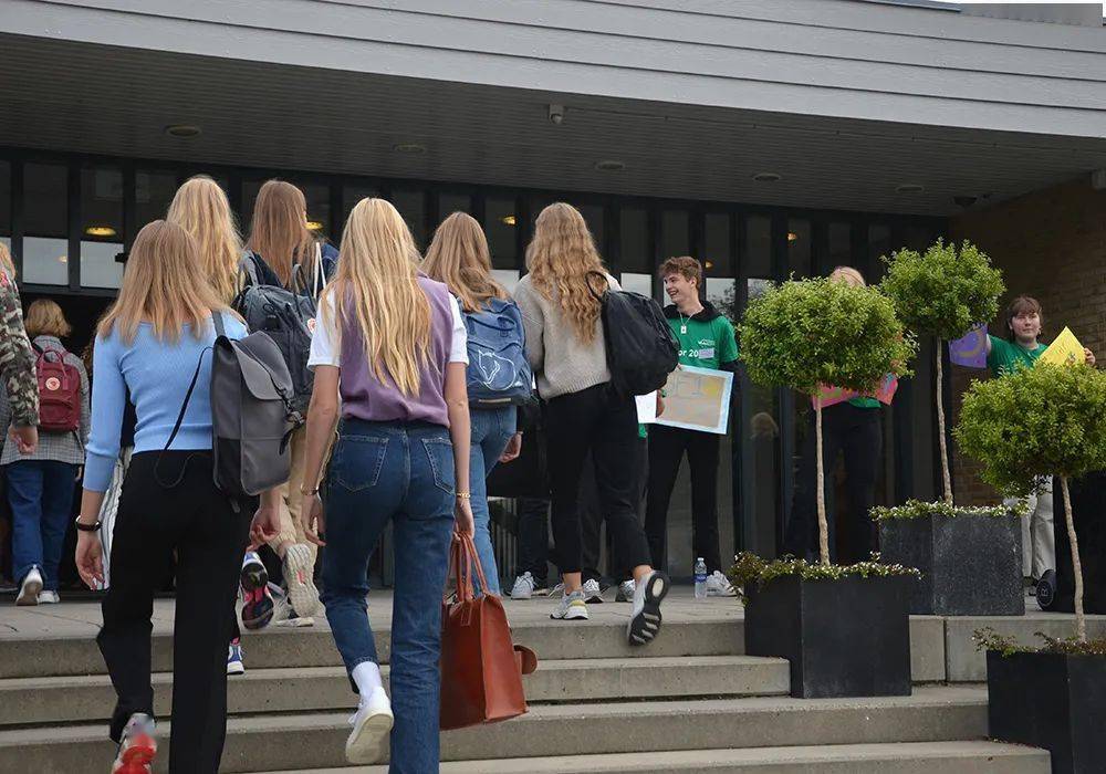 生活|开学过渡期 | 如何为孩子搭建连接前后两个世界的桥梁