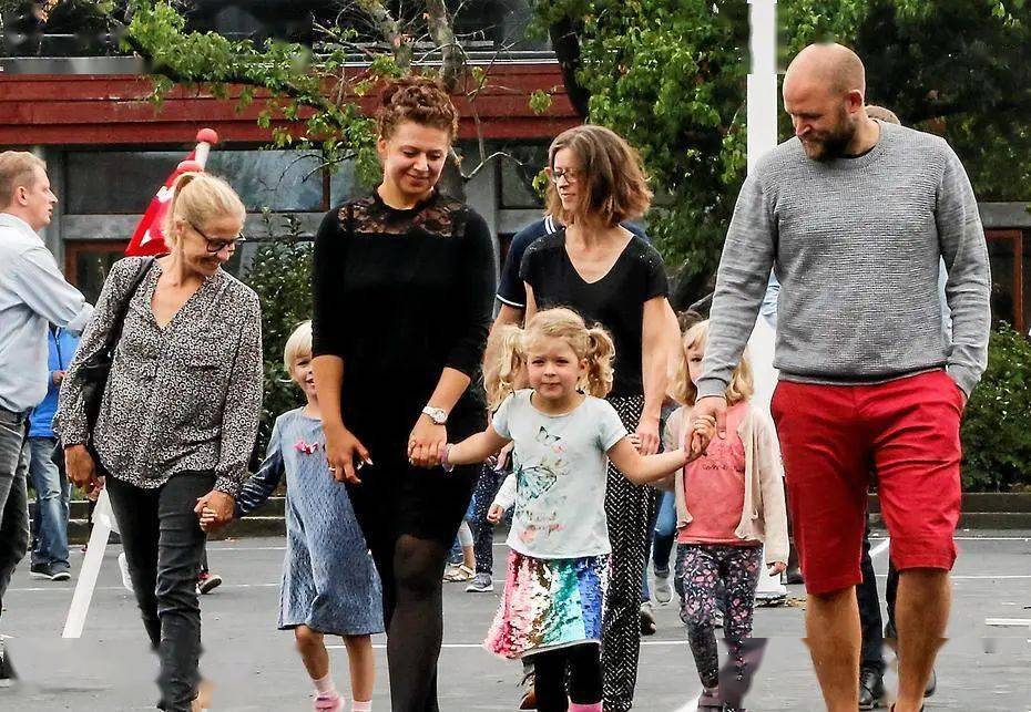 生活|开学过渡期 | 如何为孩子搭建连接前后两个世界的桥梁