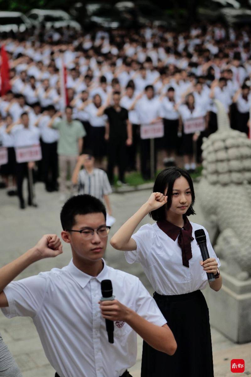 昂首挺胸跨入崇德瀹智门执信中学新生入门礼仪式感满满