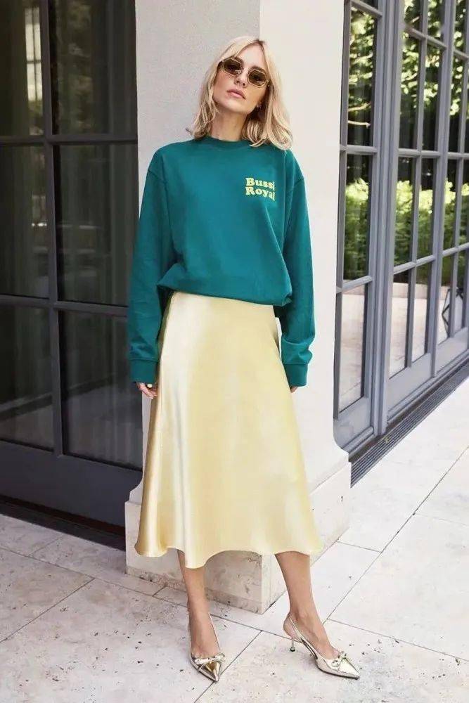 高跟|初秋搭配正确打开方式“卫衣＋裙子”，赶快get起来！