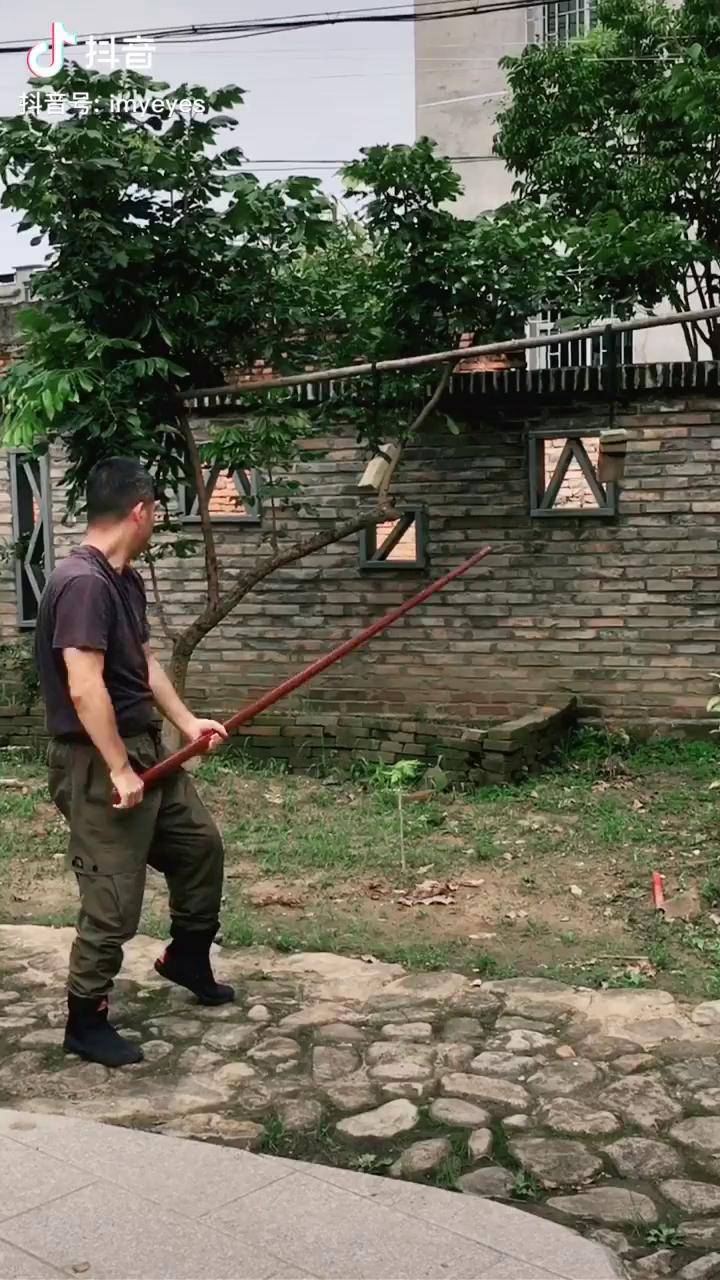 咏春拳六点半棍扫棍练习,3米长棍,力达棍梢,一击即碎.