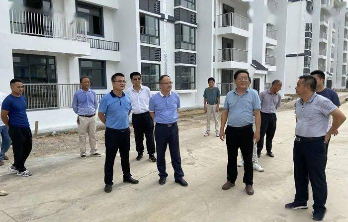 9月2日上午,县委副书记,县长方勇到城区重点工程,重点项目施工现场