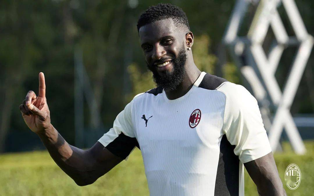 巴卡约科出席了回归球队以来的首次新闻发布会