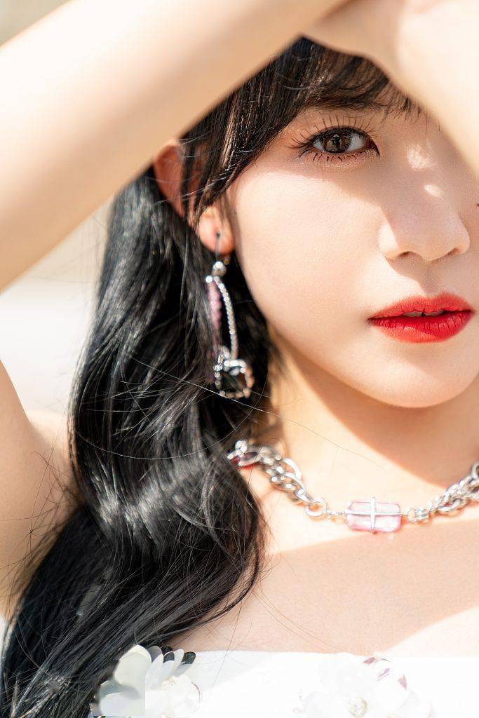 发夹|赖美云笑眼弯弯甜美萌妹子 短裙写真青春活泼俏丽可人