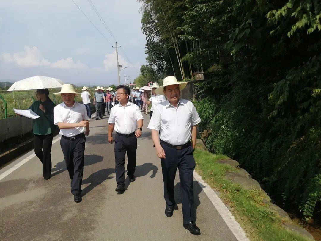 9月2日下午,长沙市水利局党组书记,局长曹彪带队到浏阳市达浒镇书香村