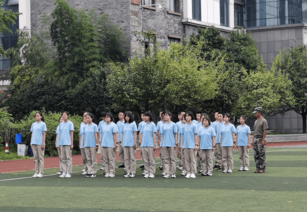 追求卓越砥砺青春成都西北中学2021年度军训圆满结束
