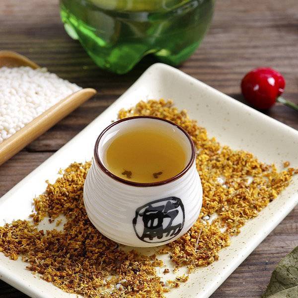 屈原所著的《九歌》中提到:"蕙肴蒸兮兰藉,奠桂酒兮椒浆.