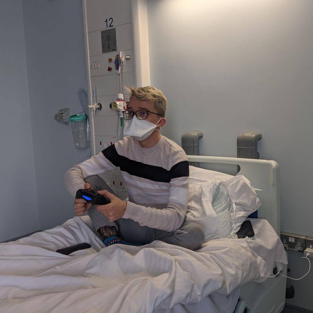 试验|英国23岁小伙自愿感染新冠：为更好了解这种病毒参与试验，获6000英镑报酬