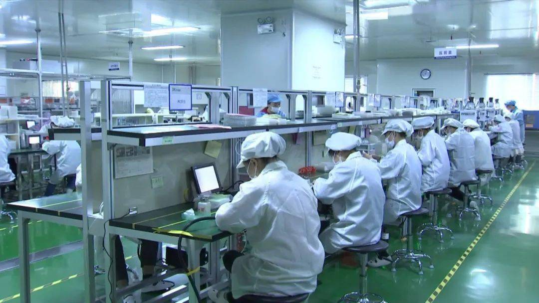 眼下,高安市高新技术产业园区的的江西天孚光电科技有限公司车间内,新