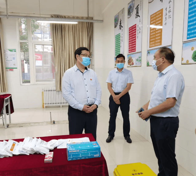 濮阳市南乐县委书记刘冰检查城乡中学开学准备情况