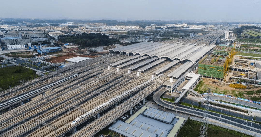 今年年中,佛山西站首次开行至珠海长隆动车,使得南海的高铁线网日趋