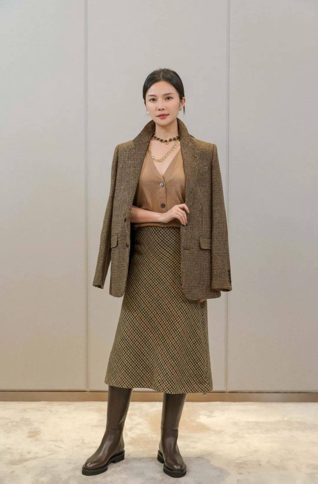 职场|精英女性衣橱｜入秋 如何将半裙穿出风格？