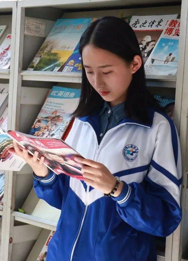 牢筑防线呵护花开西山学校举办女生心理健康知识讲座