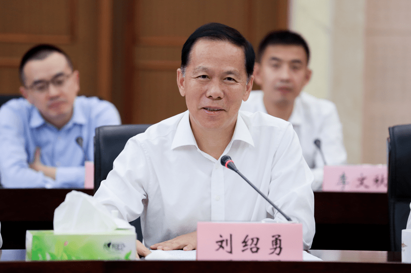 刘小涛与东航集团董事长刘绍勇座谈交流