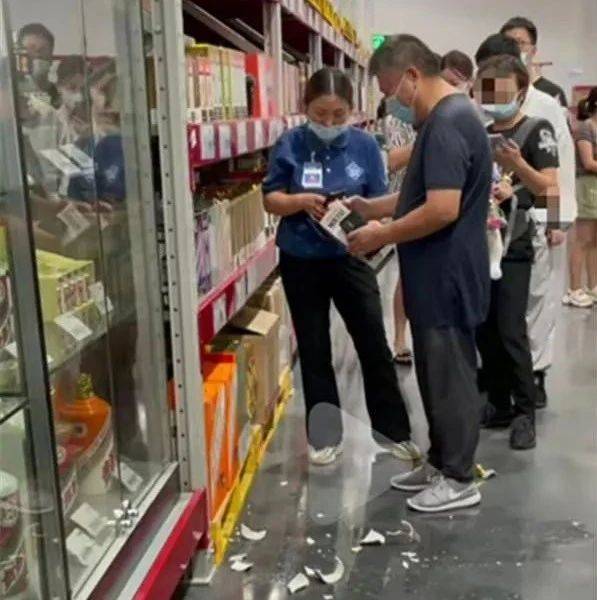 男子打碎33800元茅台?真相了_视频