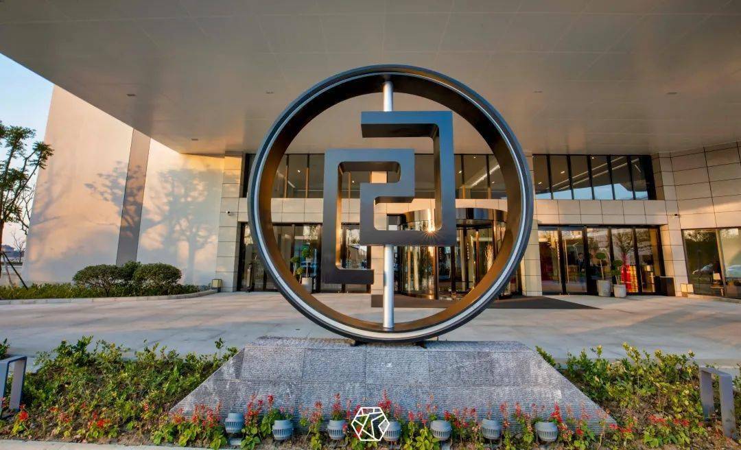 苏州泊月庭酒店位于吴江区同里镇,毗邻同里古镇,与罗星洲隔湖相望.