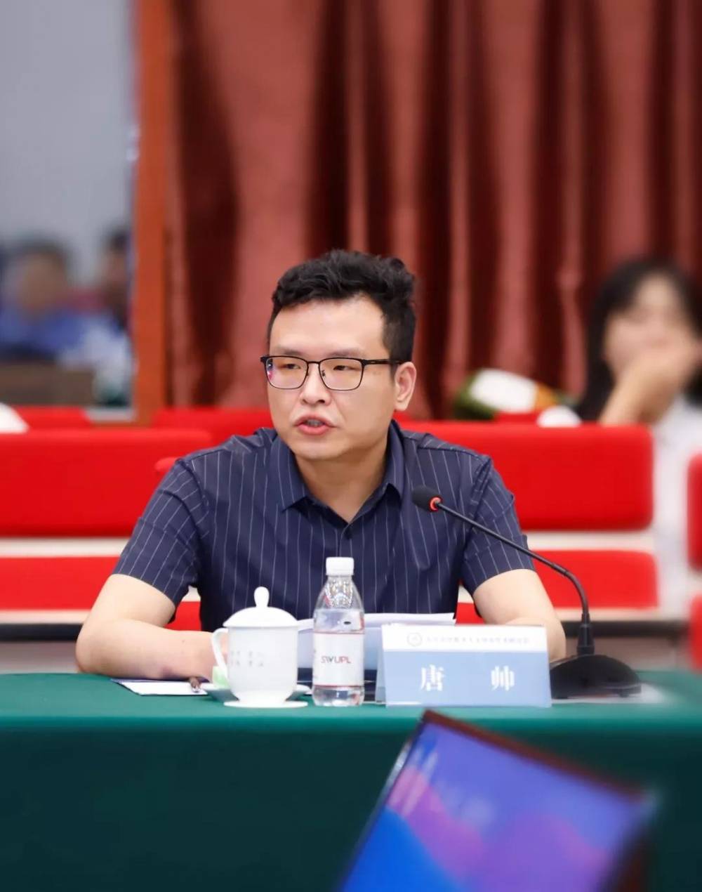 这名重庆小伙系全国唯一"手语律师" 曾贴钱为聋哑人打官司_唐帅