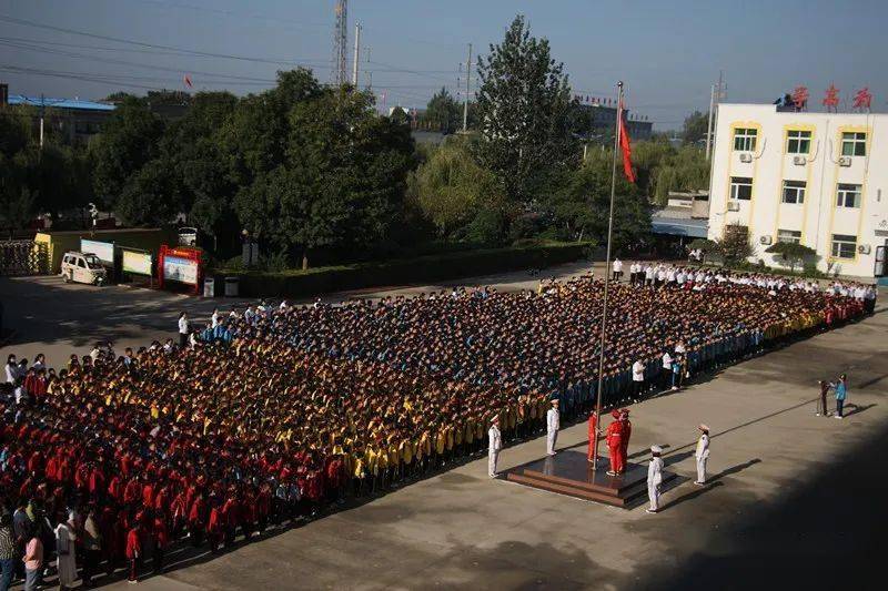 新学期 新征程 新目标——聚英学校小学部隆重举行主题升旗仪式