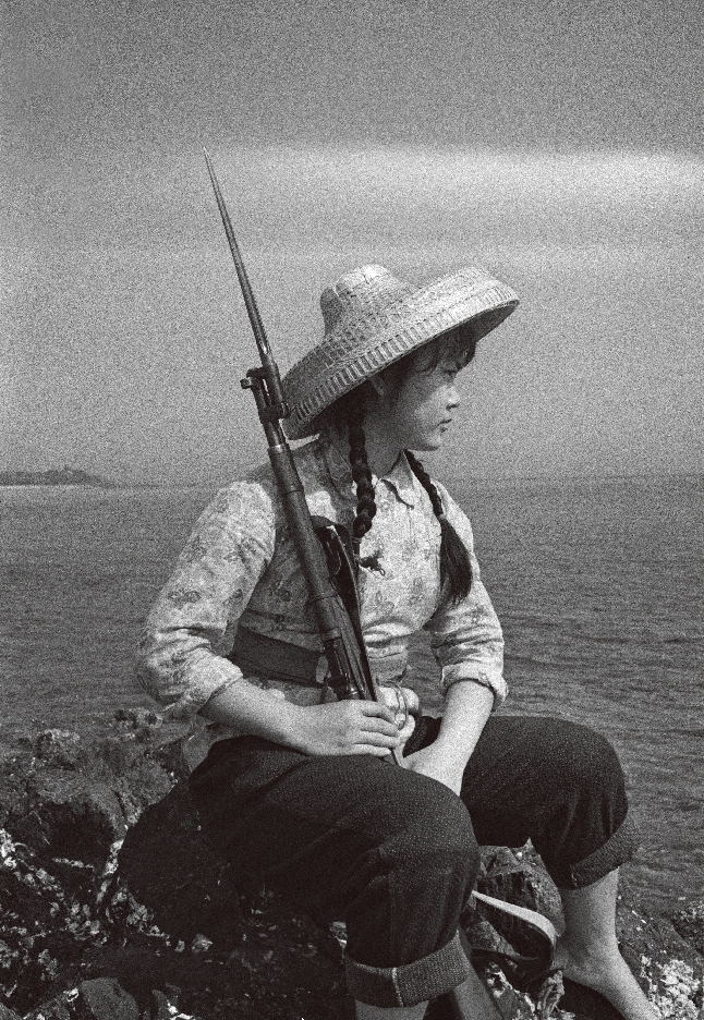海岛女民兵 / 1965年,广西合肥工厂里的女工 / 1979年,安徽渴望知识的