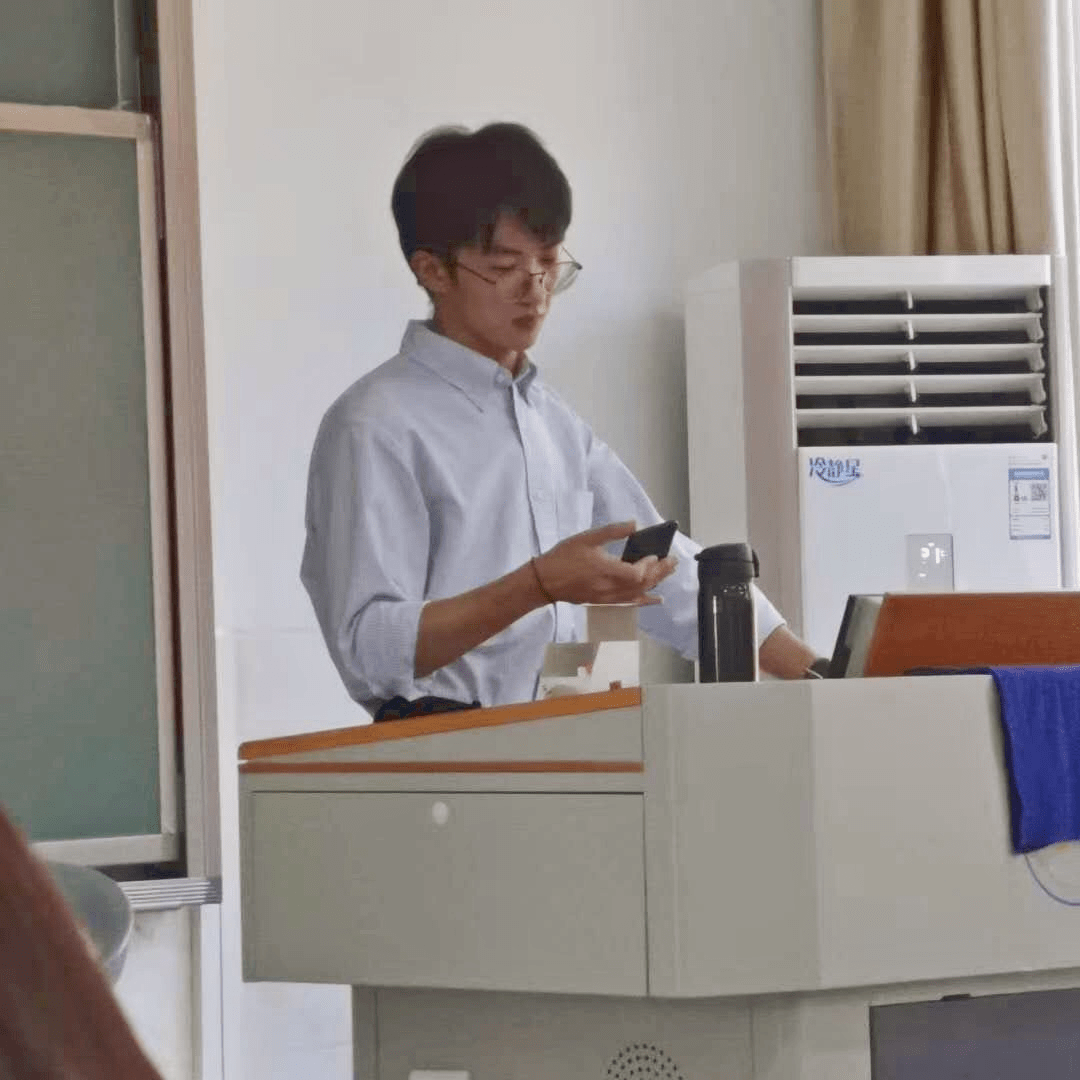 来自温州大学的心理老师,报告老师!我得了爱而不得焦急症!