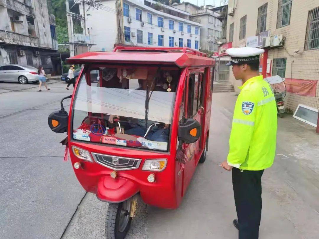 注意了福安交警严查三轮摩托车的这种违法行为