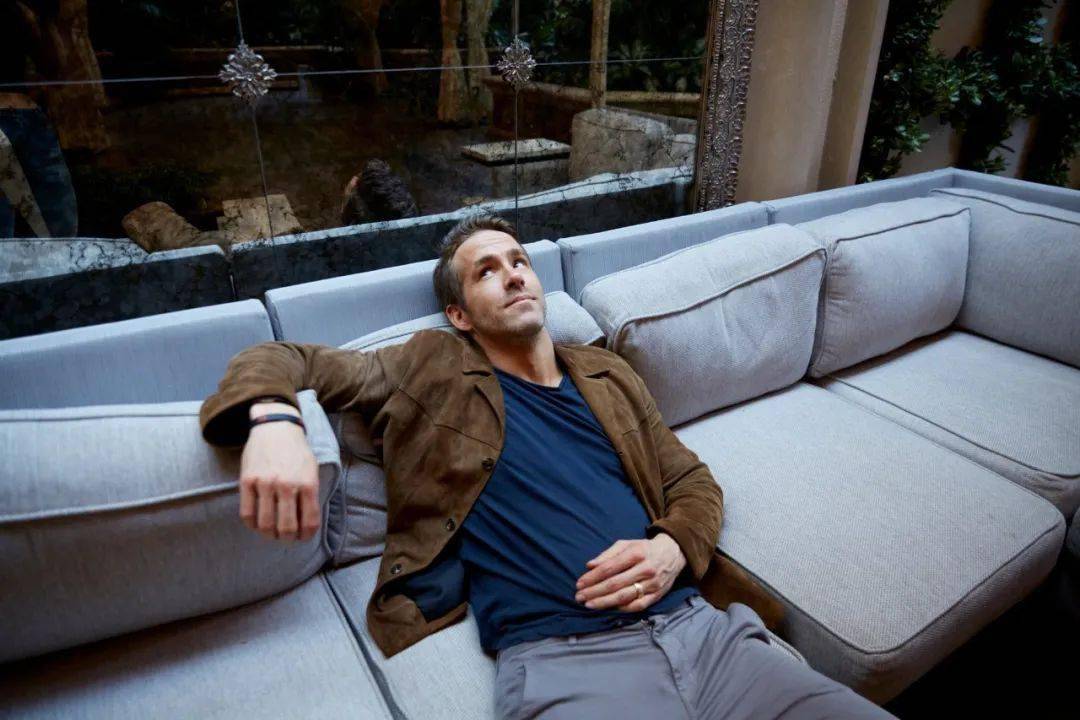 The|这“贱”人,身边美女如云