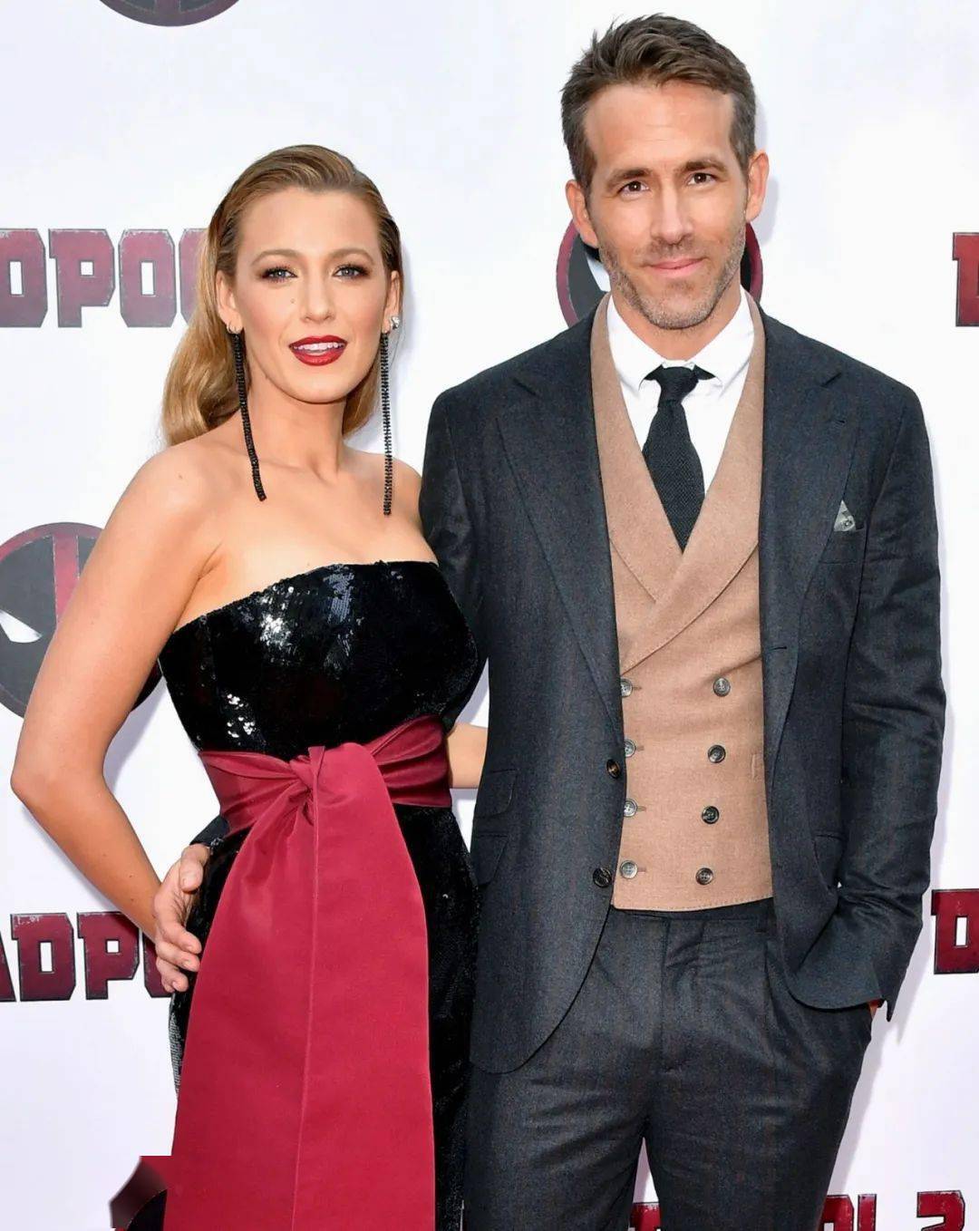 The|这“贱”人,身边美女如云