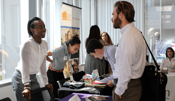 现在去美国怎么样才好找工作 f02dff07239b41059827b55665a135f1.png