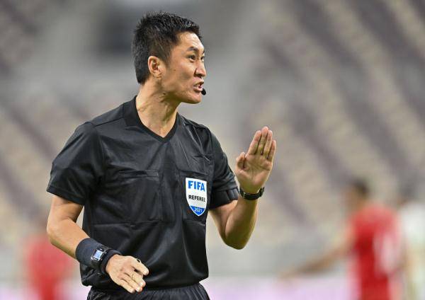 中国裁判员马宁执法世预赛12强赛