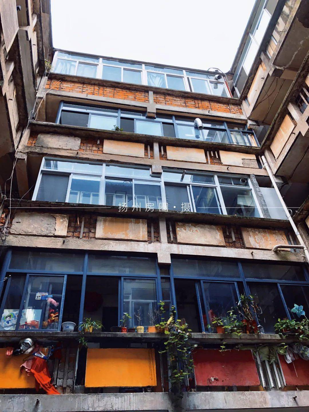 扬州版鸳鸯楼,失去学区属性或成"炮灰"?繁华里的破旧何时能等来改造?_