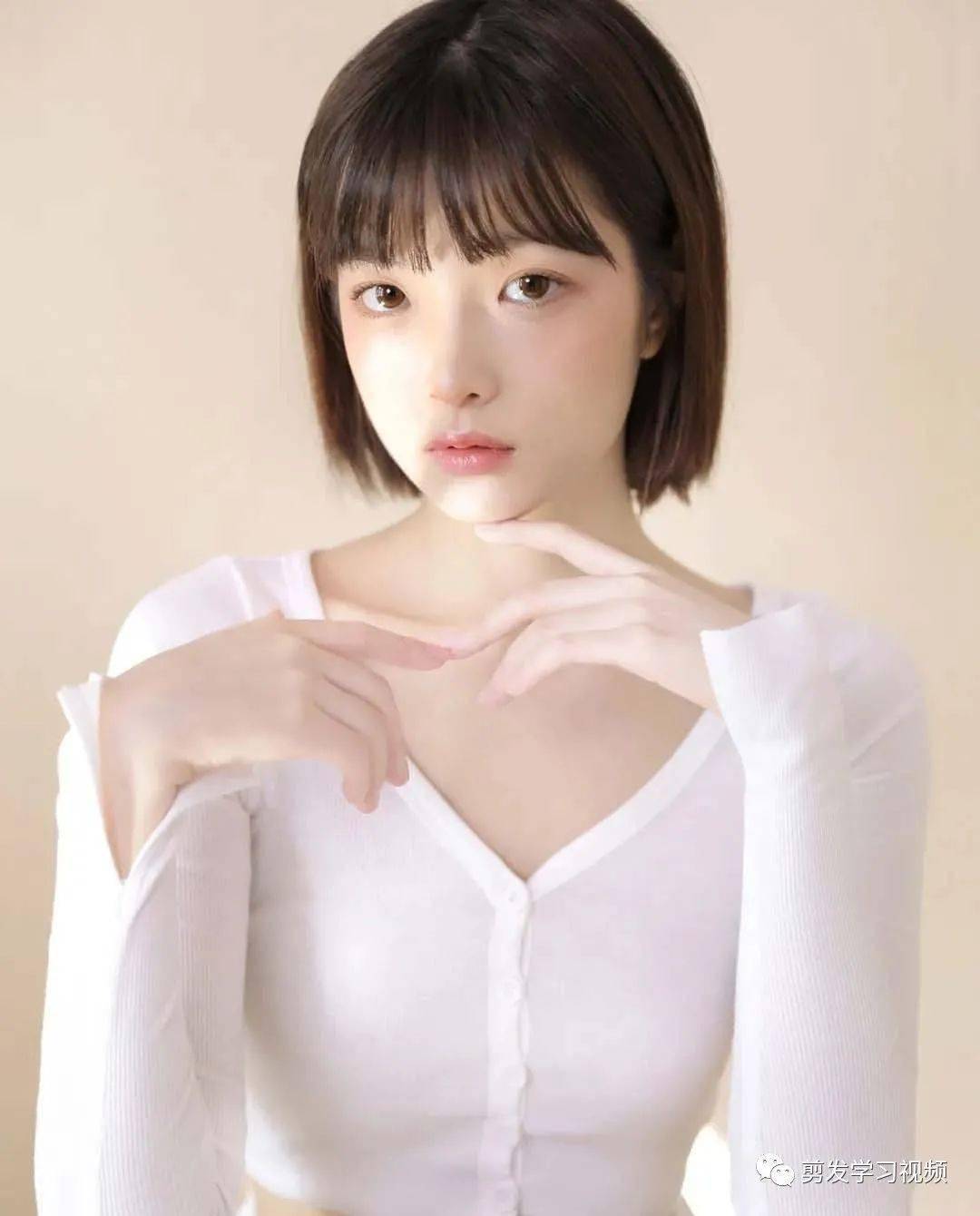 发尾有点内扣设计修饰脸型搭配棕发秒变温柔可爱少女适合圆脸鹅蛋脸