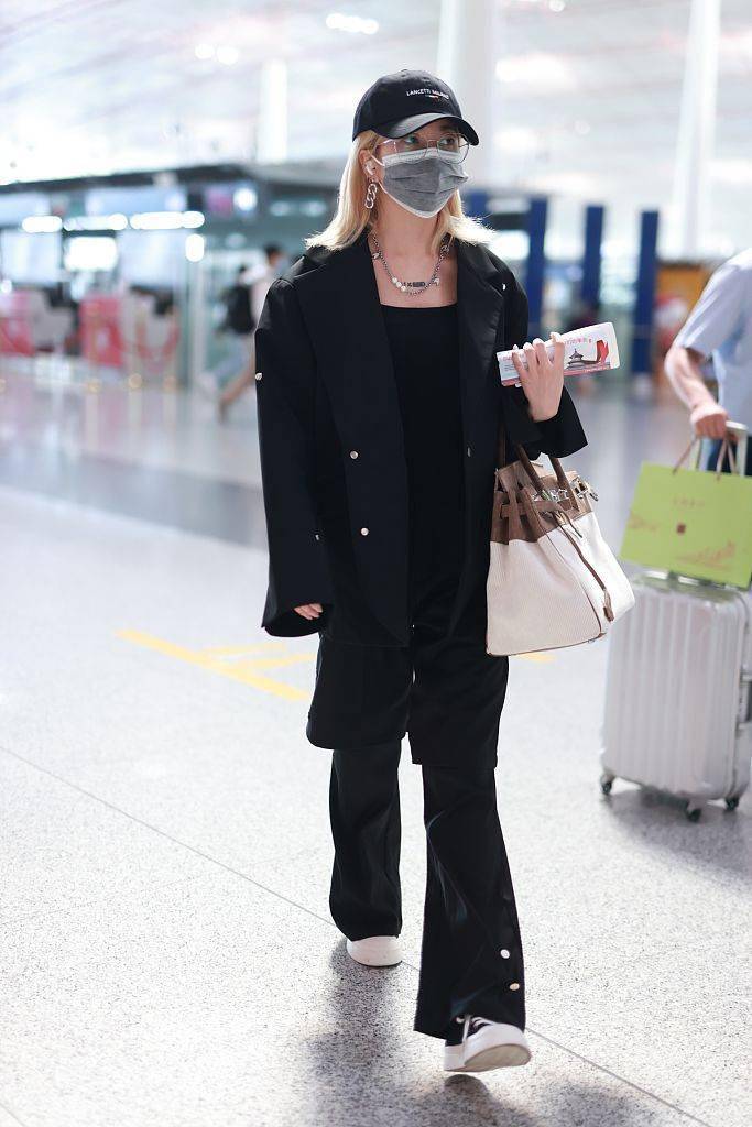 黑色|乃万穿酷黑西服假两件微喇裤 酷飒爆表