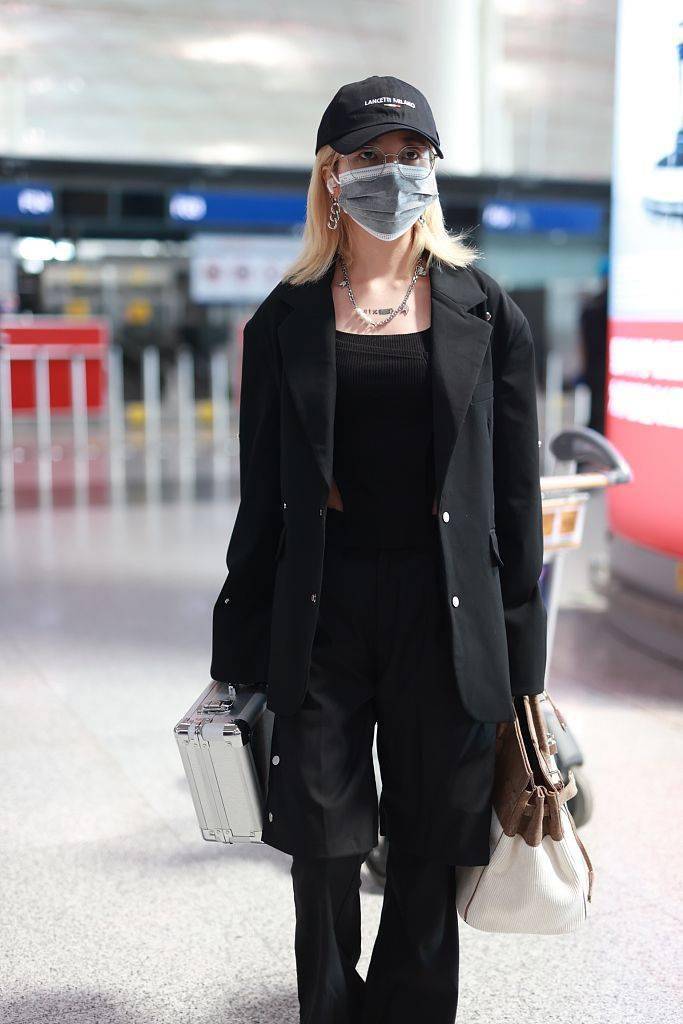 黑色|乃万穿酷黑西服假两件微喇裤 酷飒爆表