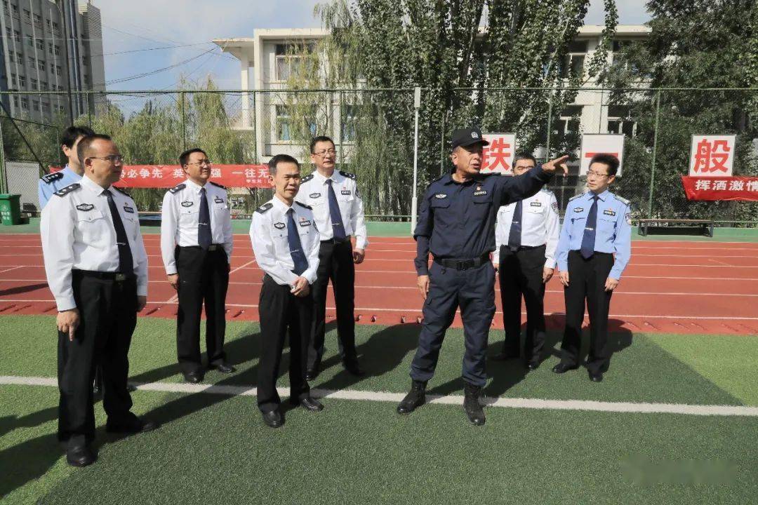 图片说明:9月9日,李宏亚在青海警官职业学院易班网络思政新媒体中心