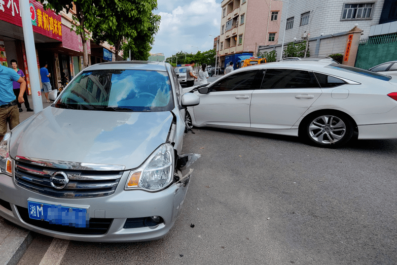 名爵车祸现场图片大全图片