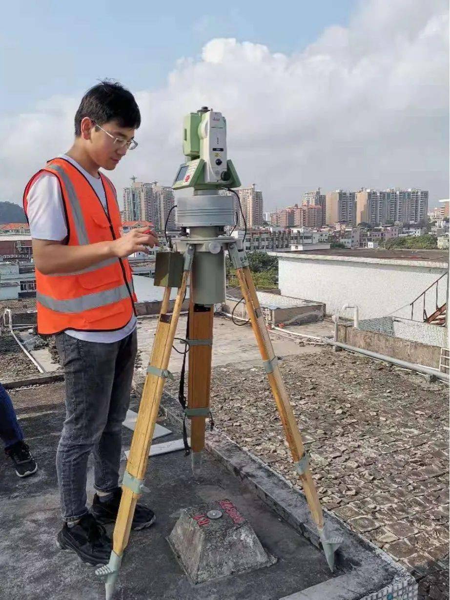 自盾构机始发到隧道精准贯通,测量工程师在控制点布设,联系测量,洞内